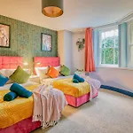 Free Parking New Gem With Garden Apartment