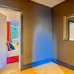 Free Parking New Gem With Garden Apartment *