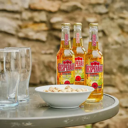 Free Parking New Gem With Garden * Bristol