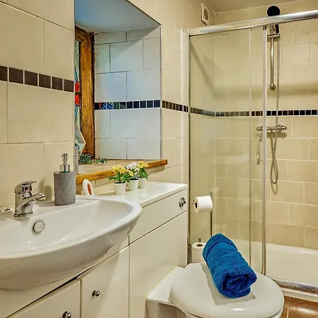 Free Parking New Gem With Garden Apartment