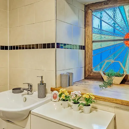 Free Parking New Gem With Garden *