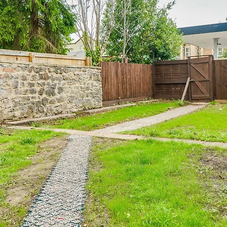 Free Parking New Gem With Garden Bristol