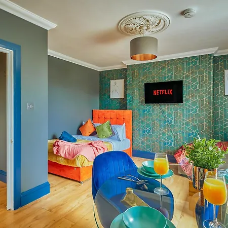 Free Parking New Gem With Garden * Bristol