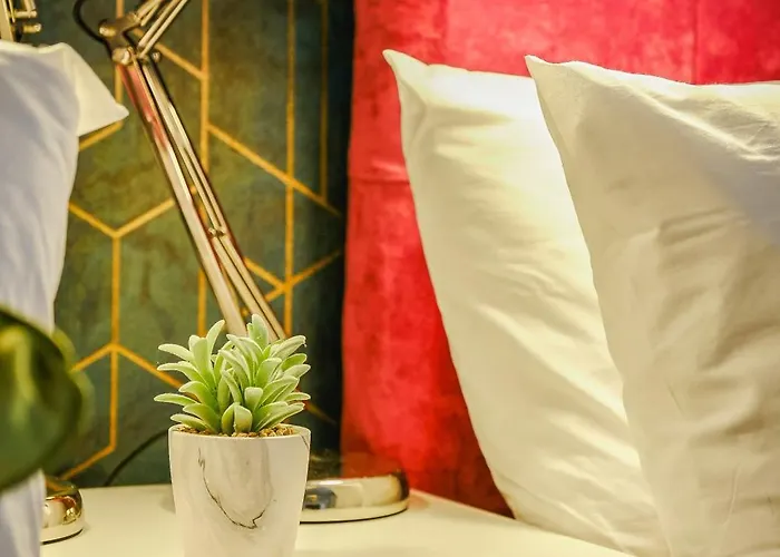 Free Parking New Gem With Garden Appartement