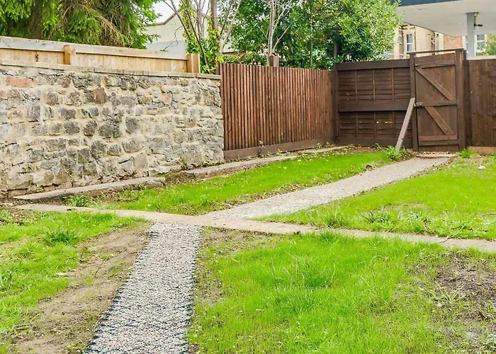 Free Parking New Gem With Garden Bristol