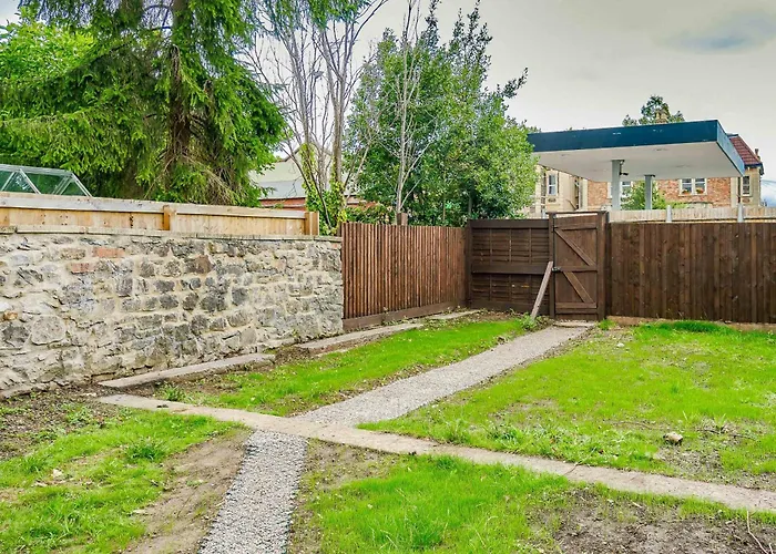 Free Parking New Gem With Garden Appartement