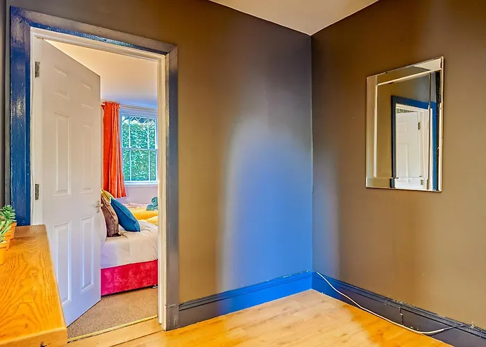 Free Parking New Gem With Garden Appartement *